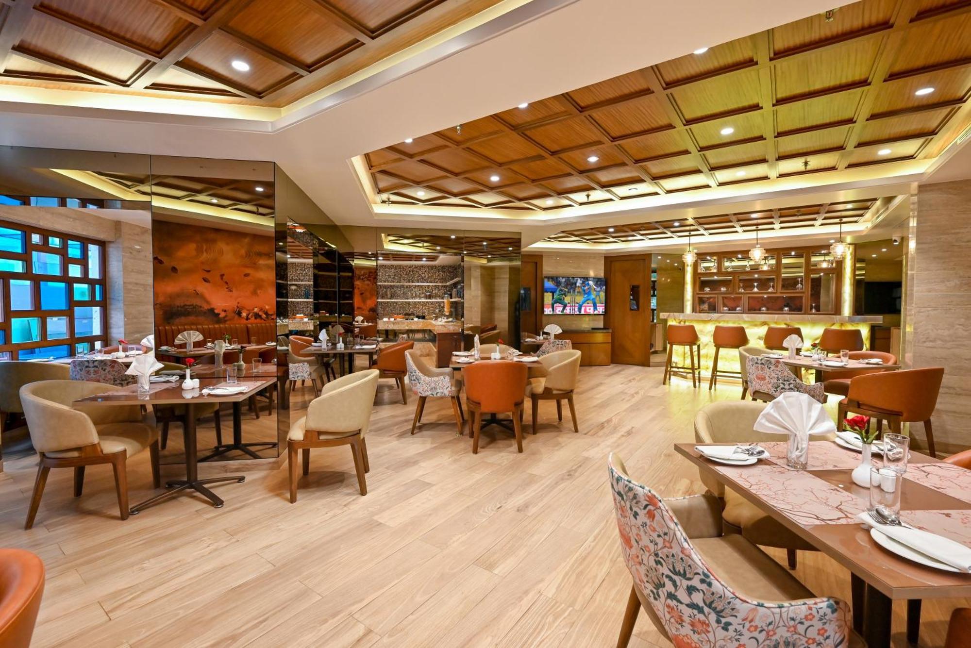 Maharaja Regency Hotel Satara Exterior photo