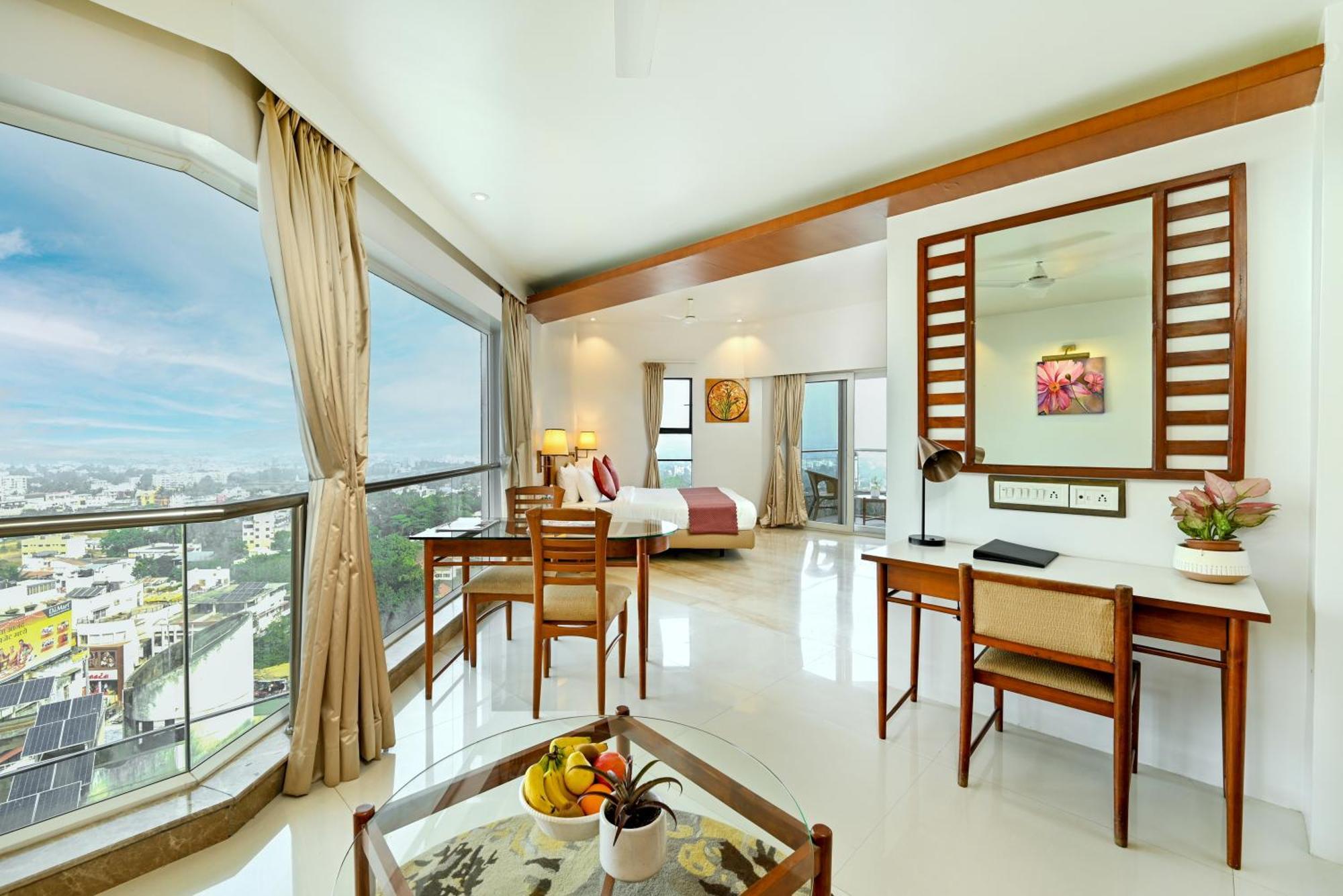 Maharaja Regency Hotel Satara Exterior photo