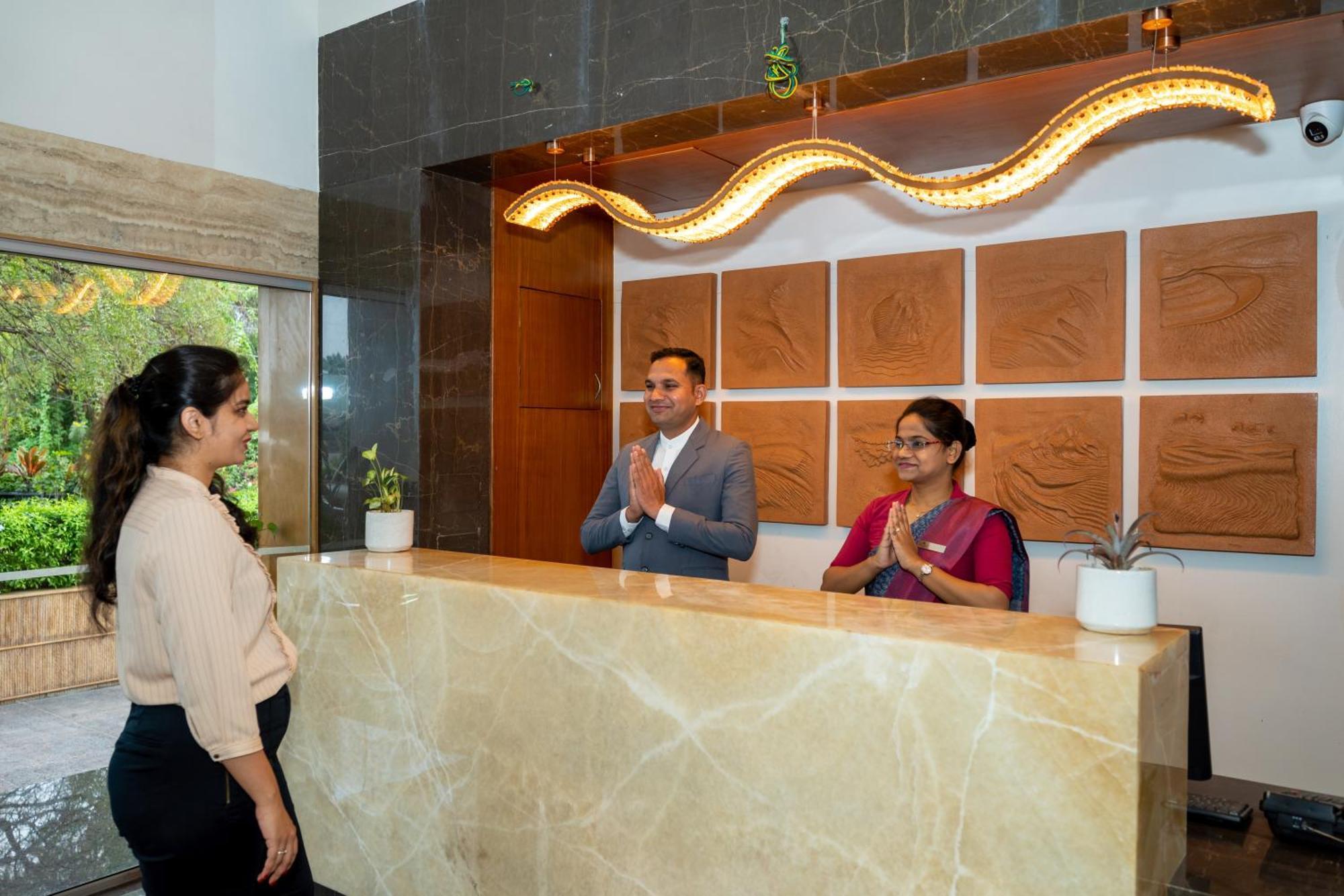 Maharaja Regency Hotel Satara Exterior photo