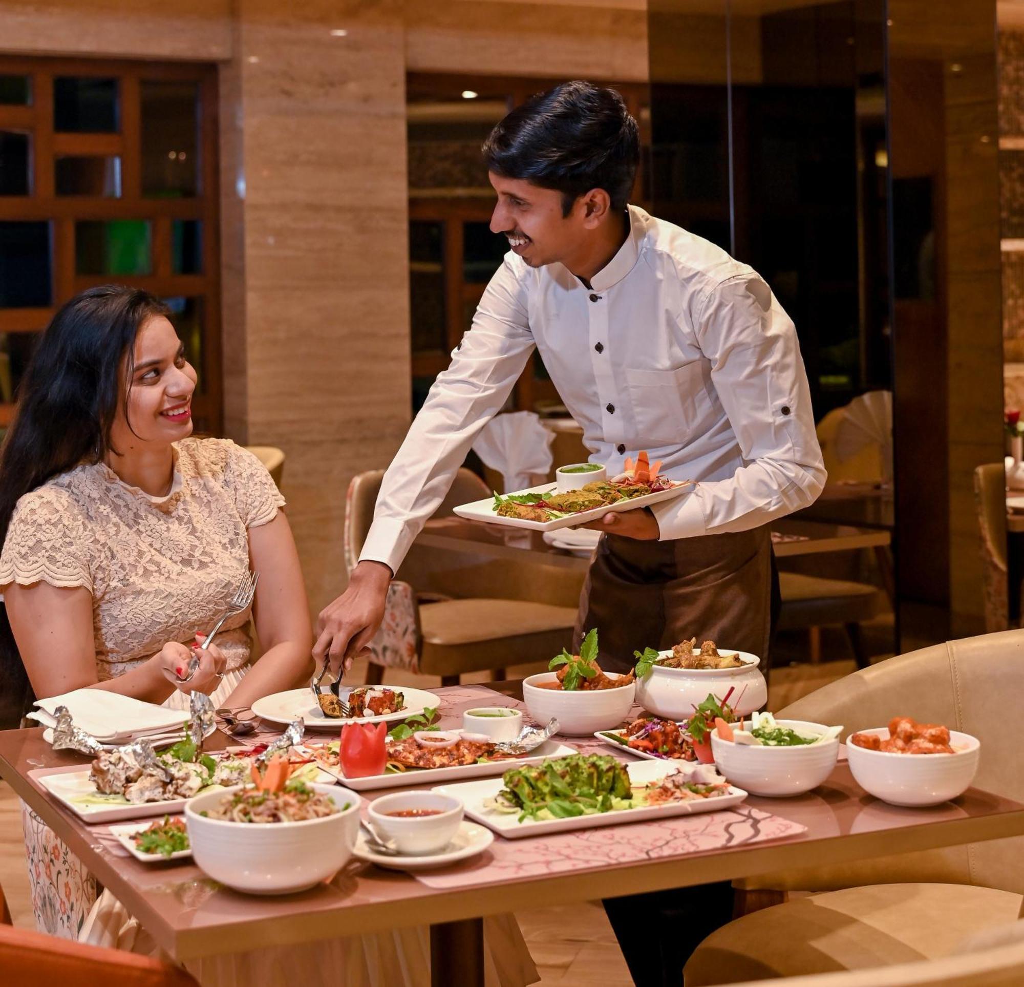 Maharaja Regency Hotel Satara Exterior photo