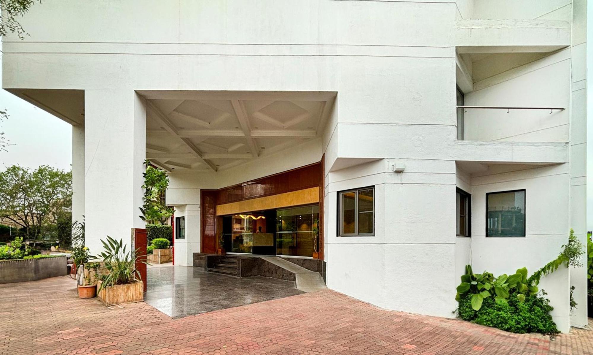 Maharaja Regency Hotel Satara Exterior photo