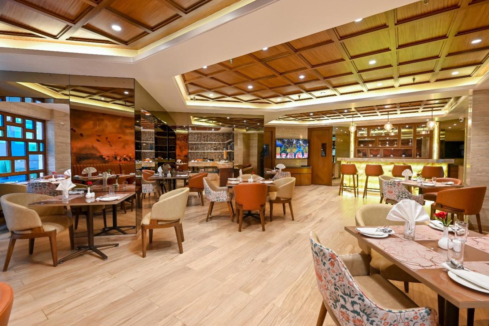 Maharaja Regency Hotel Satara Exterior photo
